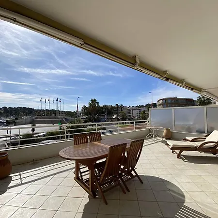 Climatise Face Mer, Avec Piscine Et Parking, - Fr-1-100-320 Daire